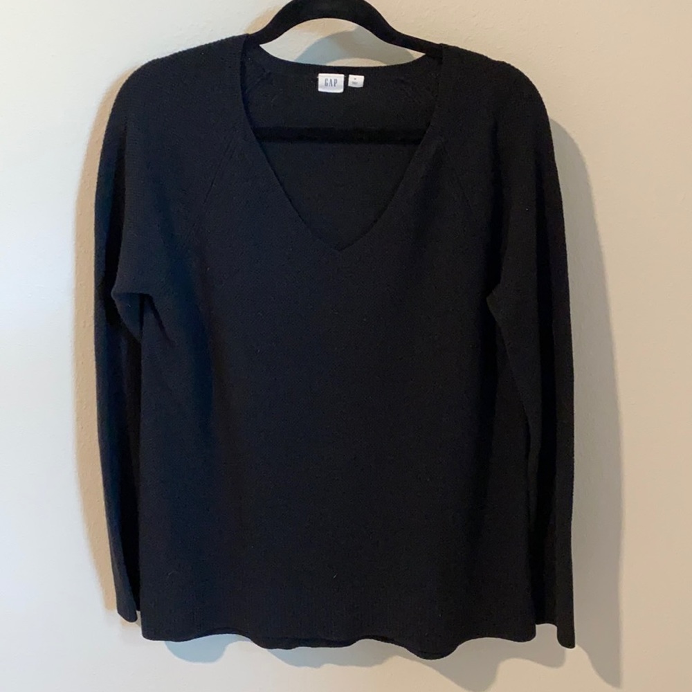 GAP Black V-Neck Boxy Sweater Sz M